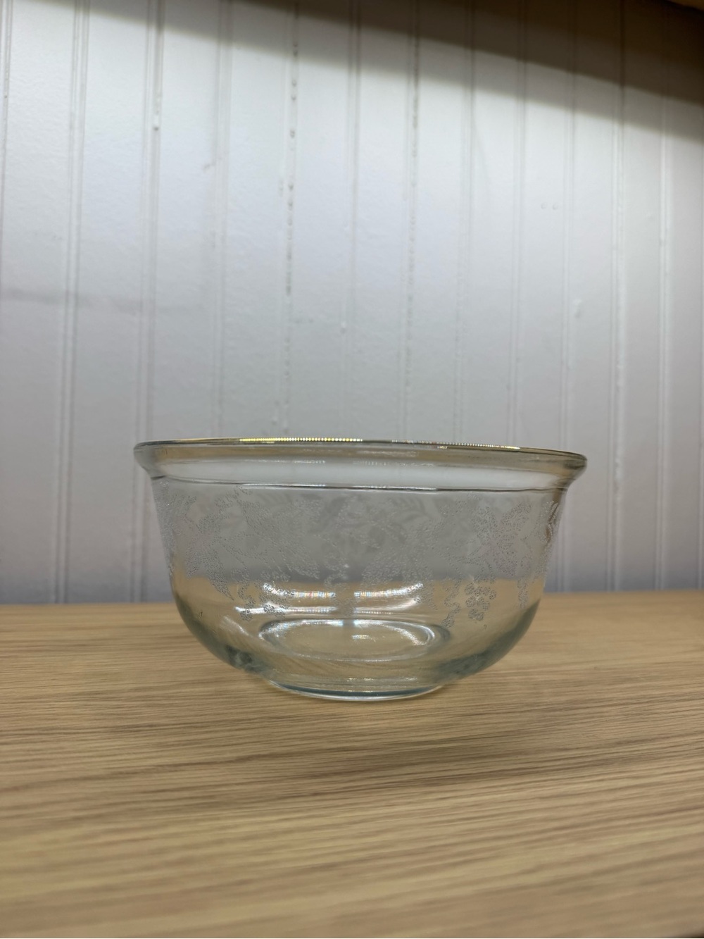 Source Unknown Clear Glass Serving Bowl with Gold Trim
